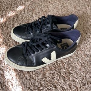 Veja Esplar Low Black Leather Sneaker
